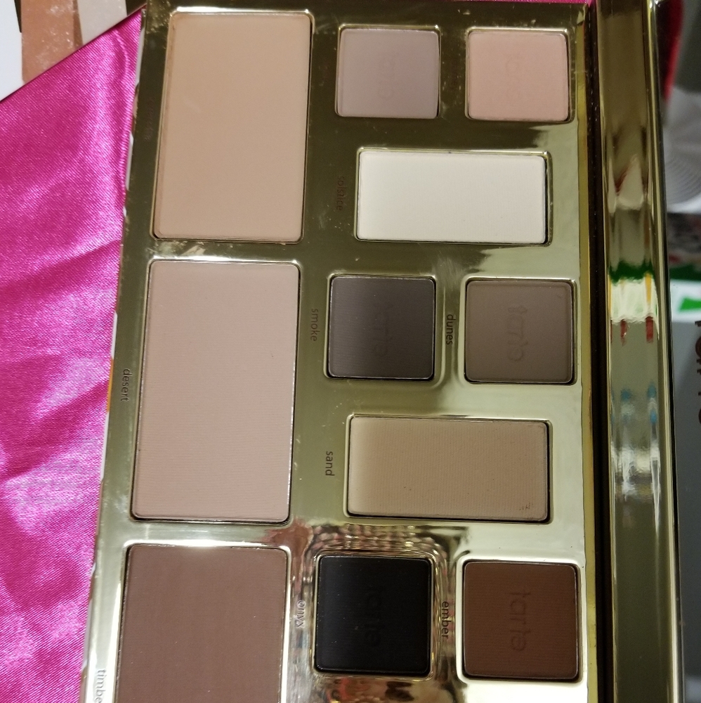 Makeup - Picture 3 of 4